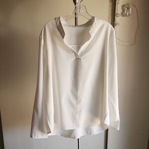 NWOT! Elagent V-Neck Blouse 🤍